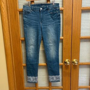 EUC WHBM Embroidered Hem Skinny Crop Jeans